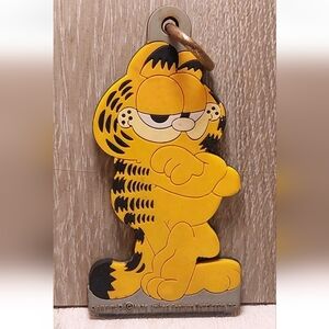 1978 Garfield Rubber Keychain United Feature Orange Tabby Cat Arms Crossed Smile
